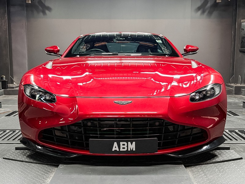 2021 ASTON MARTIN VANTAGE